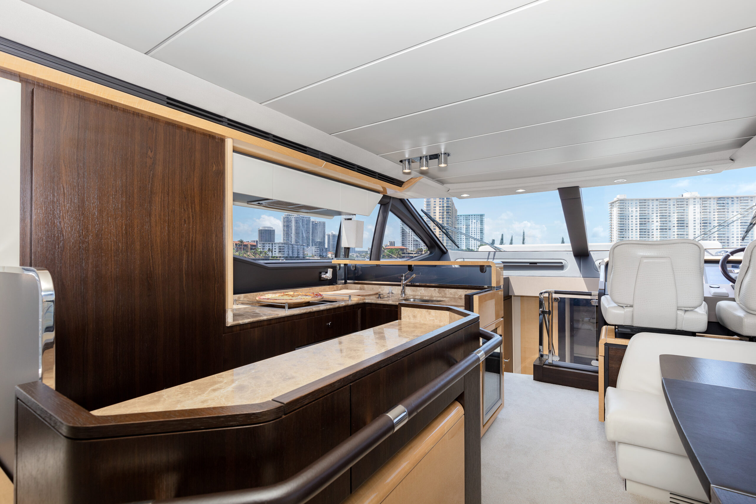 68 Azimut _ Photo 38