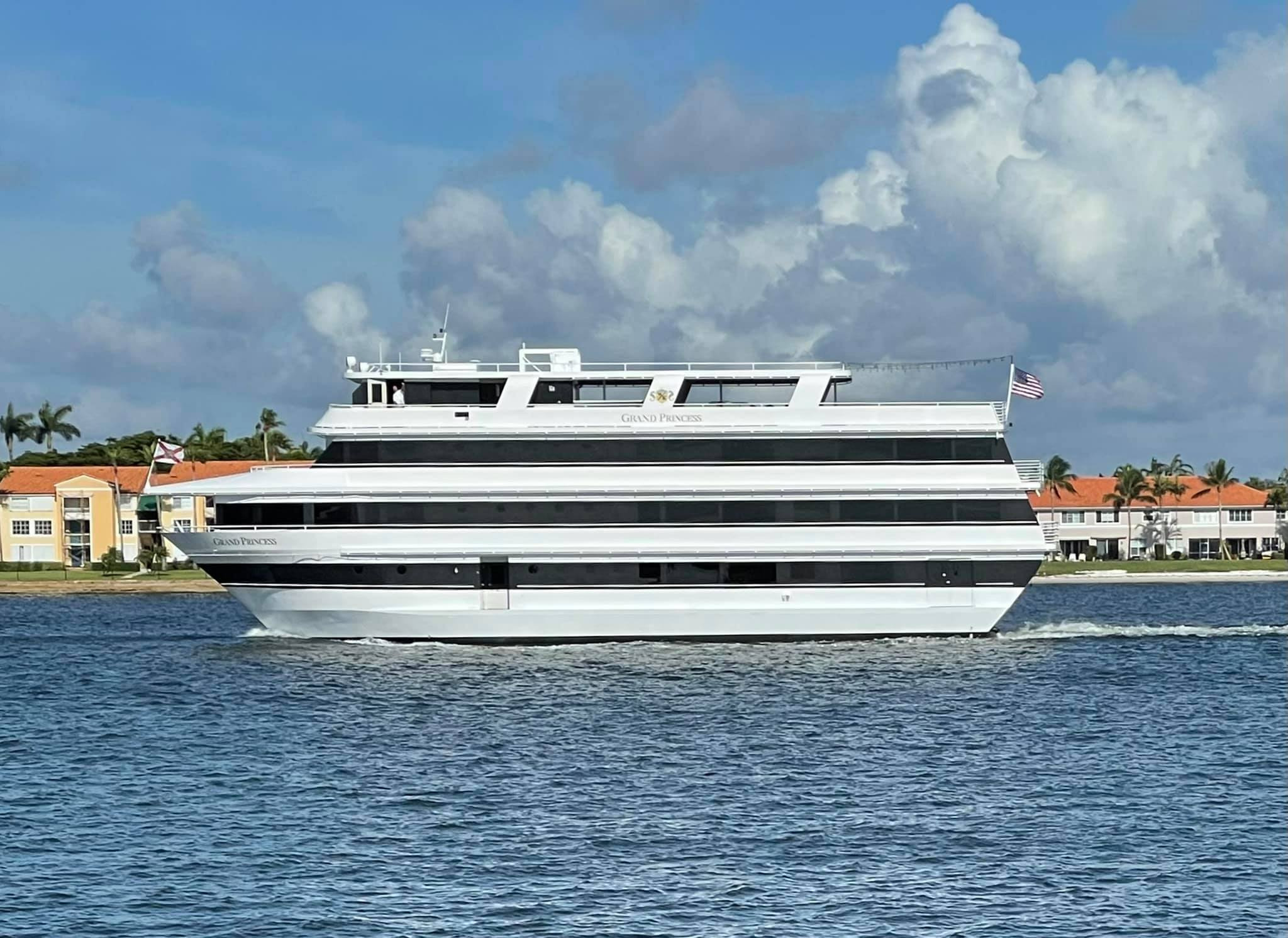 Winston Grand event yacht
